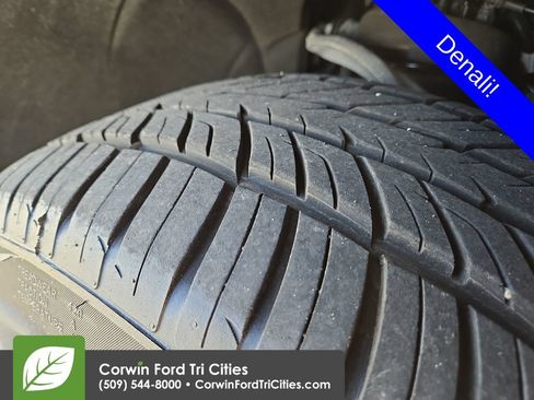 Used 2024 GMC Yukon XL Denali AWD/4WD image 8