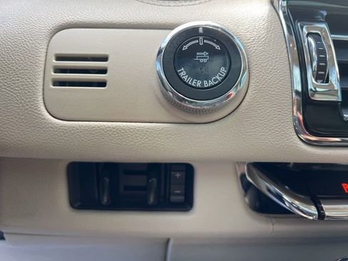 Used 2019 Lincoln Navigator Reserve image 39