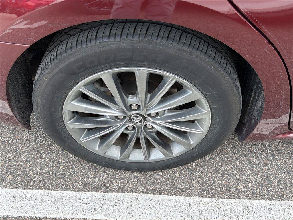 Used 2016 Toyota Avalon Limited w/ Toyota Safety Sense Package FWD image 12