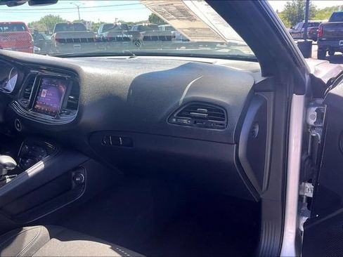 Used 2022 Dodge Challenger SXT RWD image 16