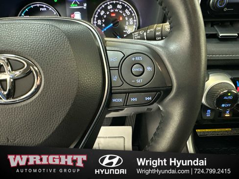 Used 2021 Toyota RAV4 XLE Premium image 21