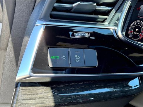Used 2019 Audi Q8 Premium w/ Convenience Package AWD/4WD image 39