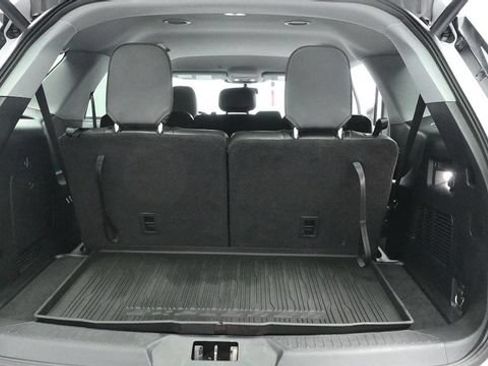 Used 2022 Ford Explorer XLT w/ Equipment Group 202A AWD/4WD image 11