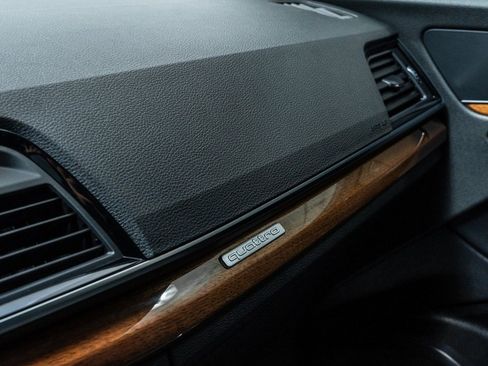 Used 2023 Audi Q5 2.0T Premium w/ Convenience Package image 19