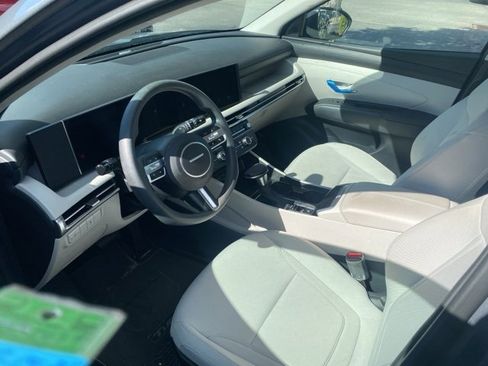 Used 2025 Hyundai Tucson SE image 8
