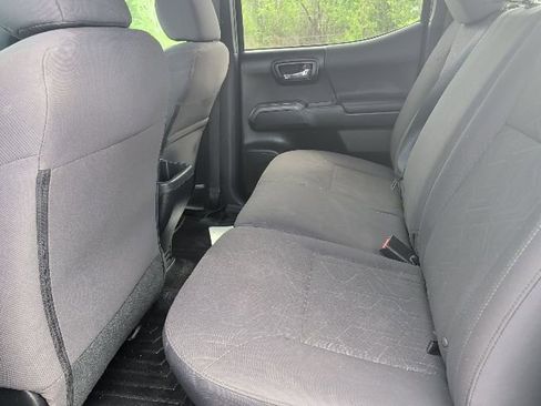 Used 2019 Toyota Tacoma TRD Off-Road w/ Technology Package image 9