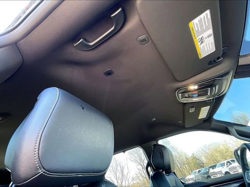 Used 2024 Jeep Wagoneer 4WD w/ Convenience Group I image 21