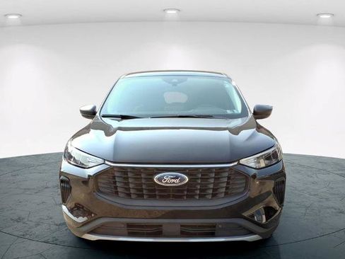 Certified 2023 Ford Escape Active AWD/4WD image 2