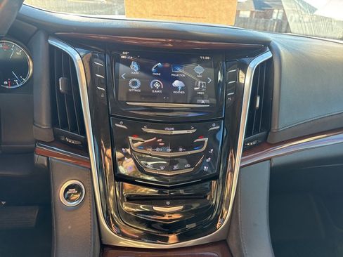 Used 2018 Cadillac Escalade Luxury image 24