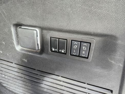 Used 2024 GMC Yukon XL Denali Ultimate w/ LPO, Floor Liner Package AWD/4WD image 34
