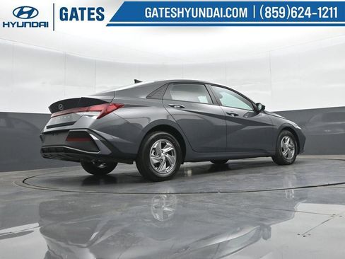 New 2026 Hyundai Elantra SE FWD image 34