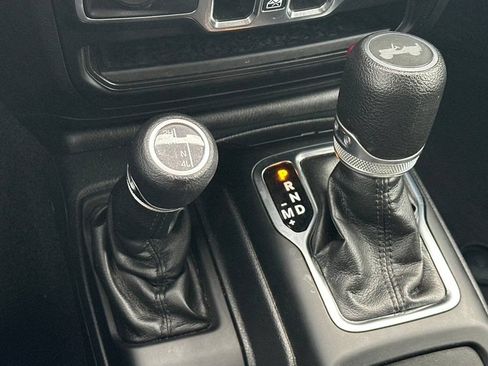 Used 2022 Jeep Wrangler Unlimited Sport AWD/4WD image 22