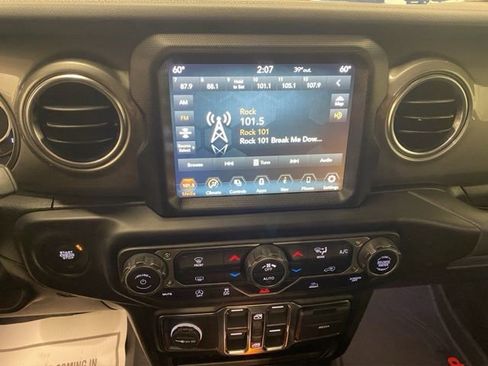 Used 2023 Jeep Wrangler Sahara image 18