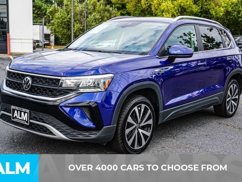 Used 2024 Volkswagen Taos SE image 2