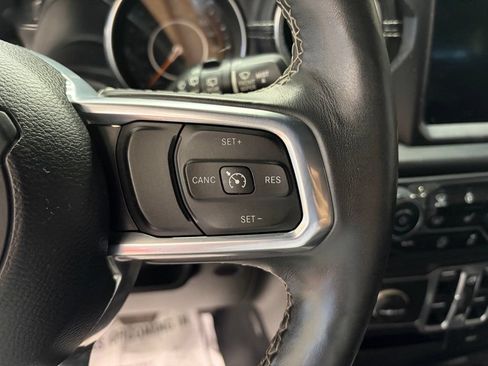 Used 2018 Jeep Wrangler Unlimited Sahara w/ Dual Top Group AWD/4WD image 11