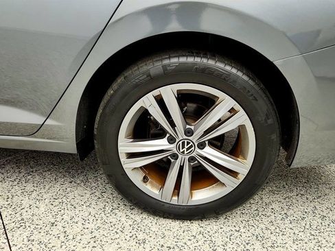 Used 2023 Volkswagen Jetta SE w/ Panoramic Sunroof Package FWD image 5