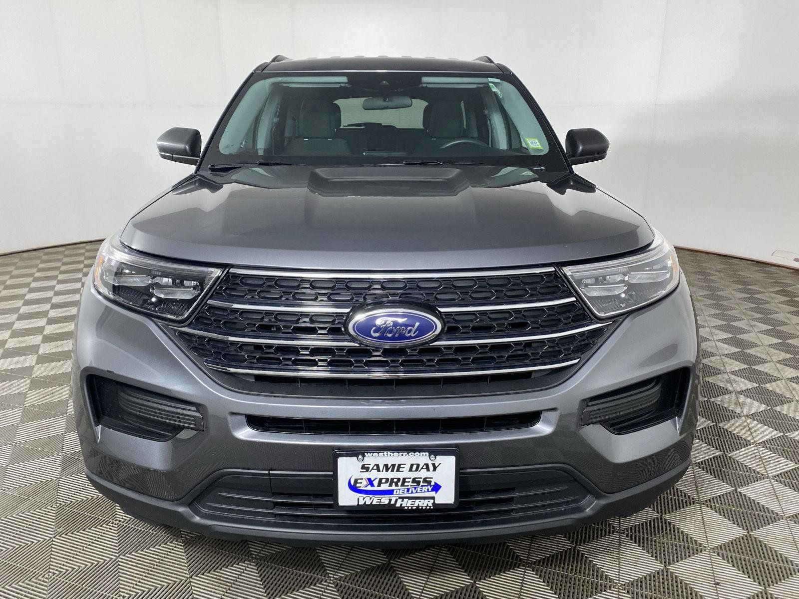 Used 2024 Ford Explorer XLT AWD/4WD image 2