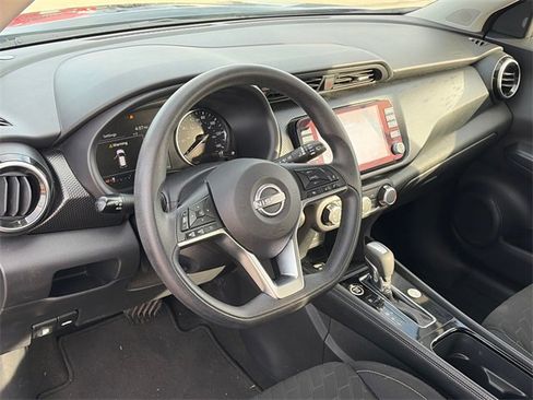 Used 2023 Nissan Kicks SV image 17