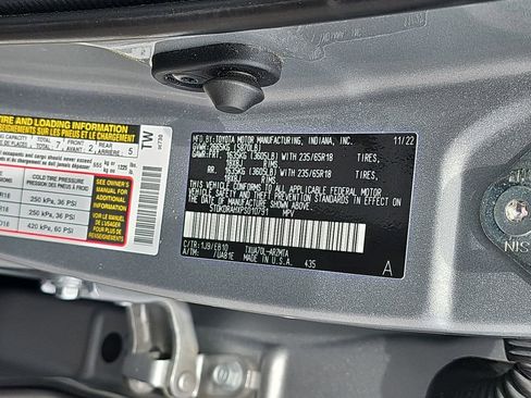 Used 2023 Toyota Highlander XLE FWD image 40