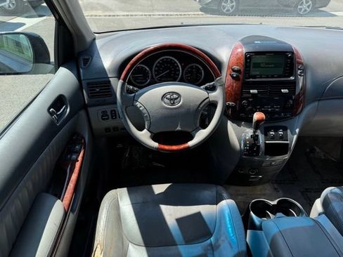 Used 2005 Toyota Sienna XLE Limited w/ XLE Limited Pkg 2 FWD image 7
