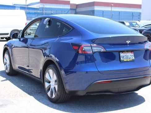 Used 2023 Tesla Model Y Long Range AWD/4WD image 3