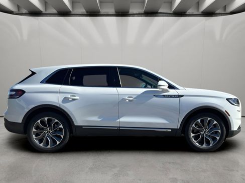 Used 2022 Lincoln Nautilus Reserve image 6