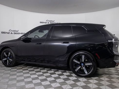 Used 2023 BMW iX xDrive50 w/ Sport Package AWD/4WD image 9