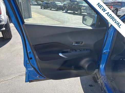 Used 2022 Nissan Kicks SV image 17