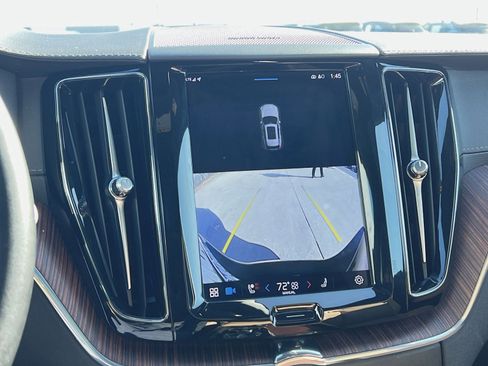 Certified 2023 Volvo XC60 B5 Ultimate w/ Climate Package image 19