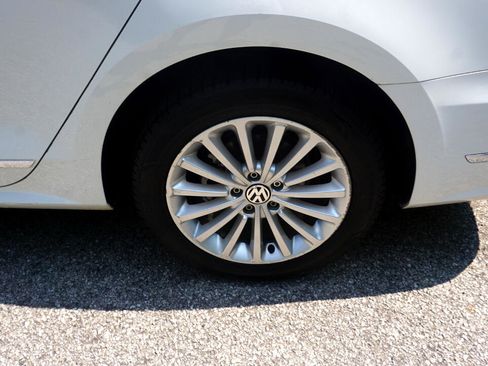 Used 2016 Volkswagen Passat 1.8T SE image 10