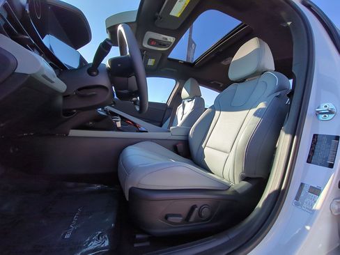 Certified 2025 Hyundai Elantra Limited image 28