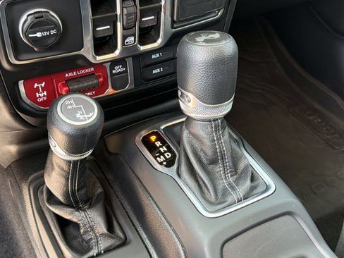 Used 2025 Jeep Wrangler Unlimited Sport AWD/4WD image 17
