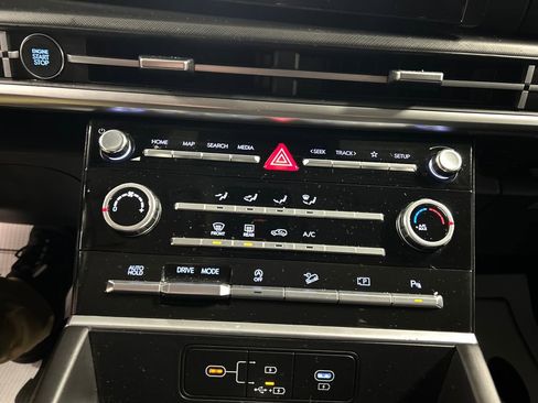 Used 2025 Hyundai Santa Fe SE image 17