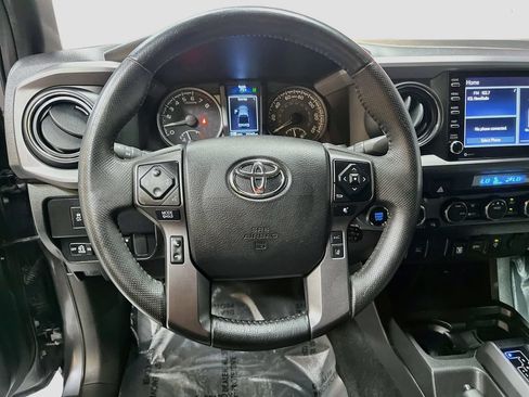 Used 2022 Toyota Tacoma TRD Off-Road AWD/4WD image 11