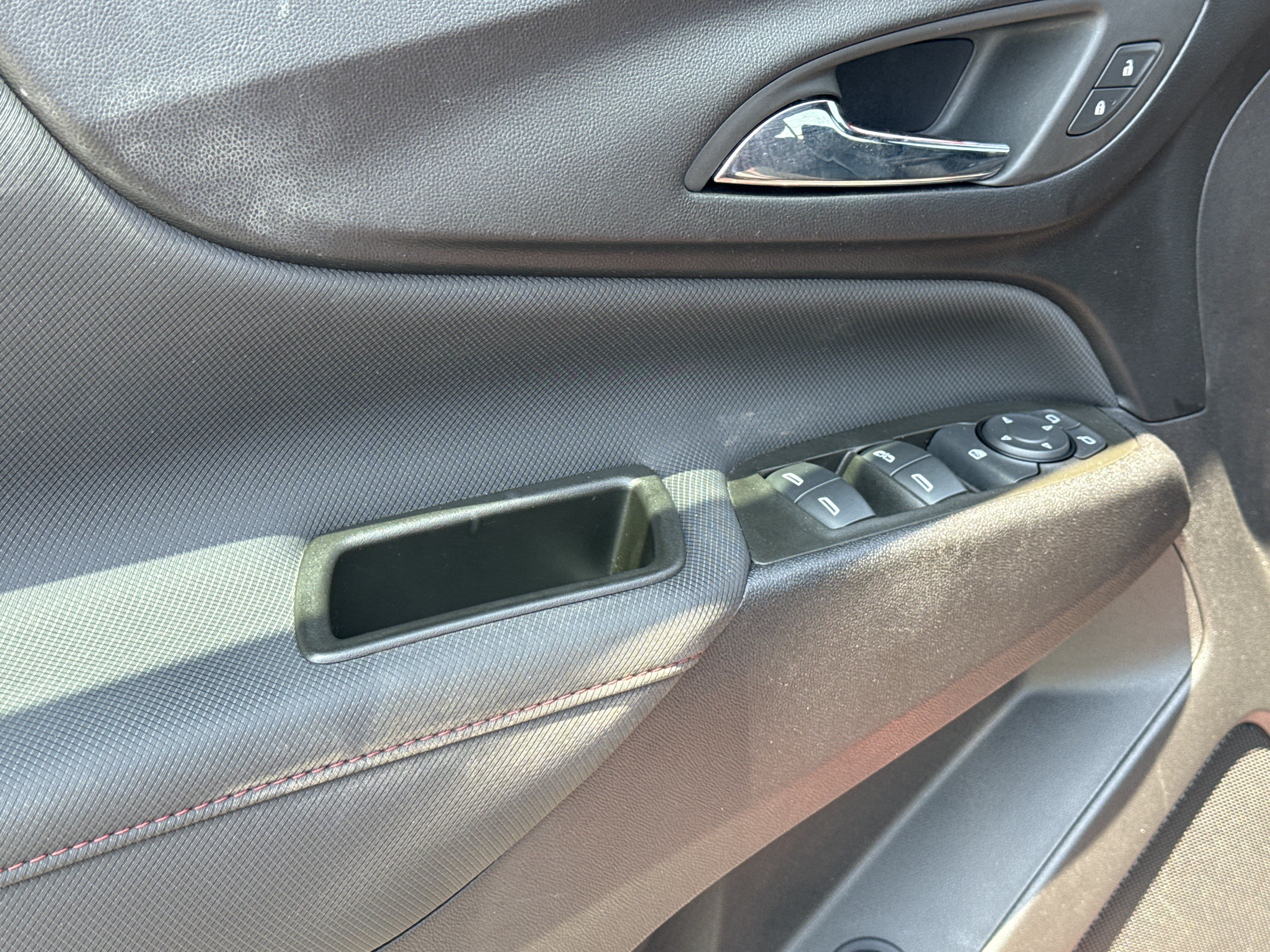 Used 2023 Chevrolet Equinox RS w/ RS Leather Package FWD image 25