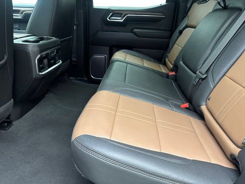 Used 2023 Chevrolet Silverado 1500 High Country w/ Technology Package AWD/4WD image 34
