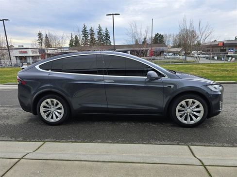 Used 2017 Tesla Model X 90D image 6