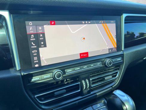 Used 2020 Porsche Macan AWD/4WD image 16