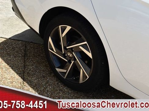 Used 2024 Hyundai Elantra Limited FWD image 15