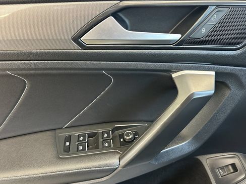 Used 2024 Volkswagen Tiguan SE FWD image 29
