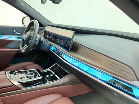 Used 2023 BMW 760i xDrive AWD/4WD image 20