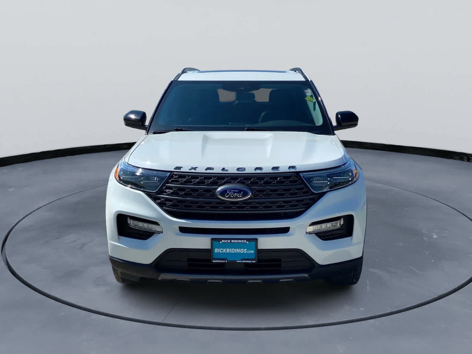 Used 2024 Ford Explorer XLT w/ Equipment Group 202A AWD/4WD image 2