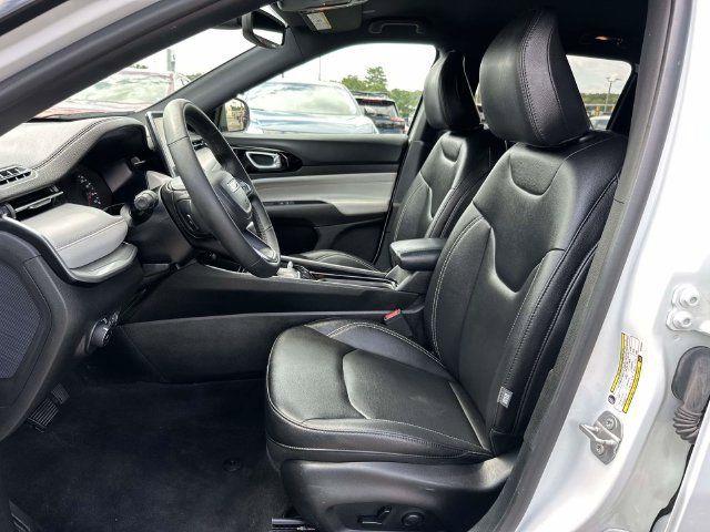 Used 2025 Jeep Compass Limited AWD/4WD image 16