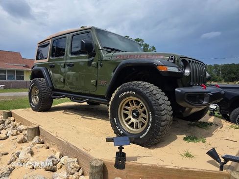 Used 2021 Jeep Wrangler Unlimited Rubicon AWD/4WD image 3