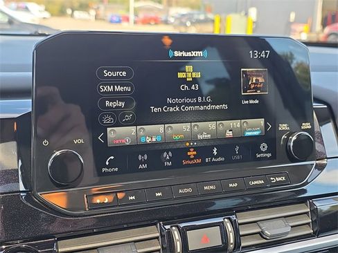 Used 2025 Nissan Pathfinder Platinum w/ Cargo Package image 16