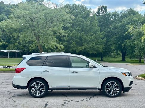 Used 2019 Nissan Pathfinder Platinum AWD/4WD image 4