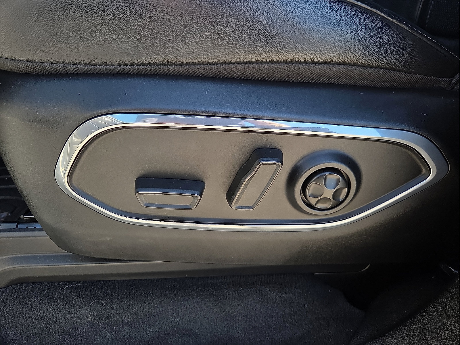 Used 2022 Jeep Wagoneer Series I AWD/4WD image 16