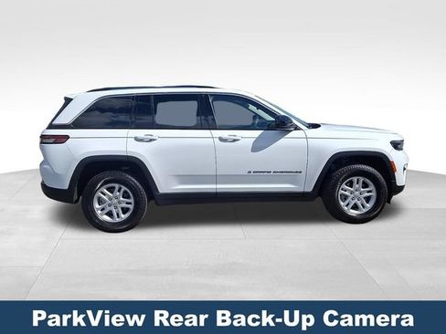 Used 2023 Jeep Grand Cherokee Laredo AWD/4WD image 9