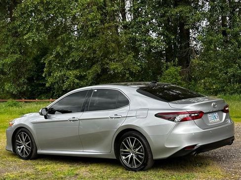 Used 2022 Toyota Camry XLE w/ Navigation Package FWD image 7