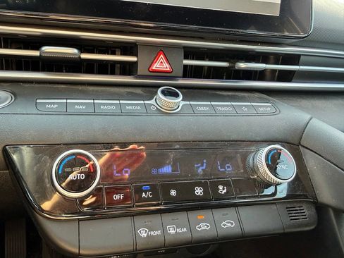 Certified 2024 Hyundai Elantra SEL FWD image 17